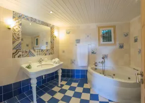 Old House - Bathroom