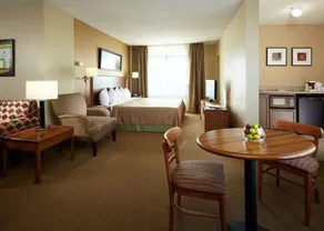 Quality Inn & Suites PE Trudeau Airport - Chambre