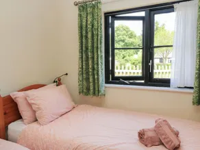 Corner Barn - Room