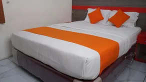 Lucky Hotel Purwodadi - Room