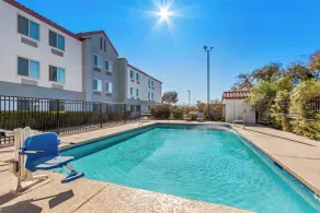 Red Roof Inn Phoenix North - I-17 at Bell Rd - Piscina