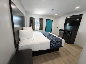 Casa Blanca Inn and Suites - Room