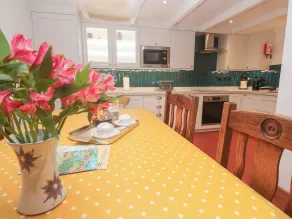 Mural Cottage - Private kitchen