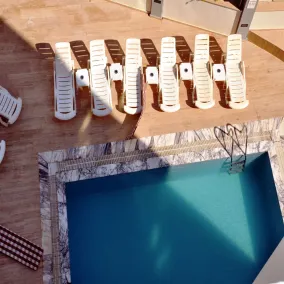 Almena City Hotel - Piscina