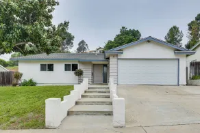 Spacious Home with Jacuzzi BBQ & Foosball - Interior