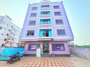 Hotel Four Square - Image 1