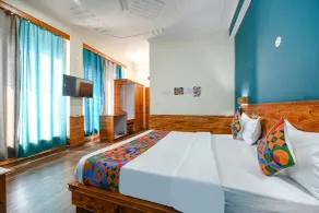 Fabhotel Snower - Room