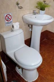 Hostal Keros Inn - Bathroom