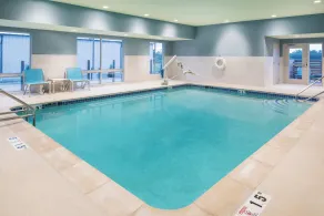 Holiday Inn Express & Suites Kingdom City by IHG - Piscine