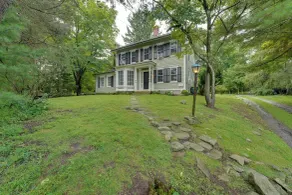 Historic Connecticut Home w/ Grill & Spacious Yard - Innvendig
