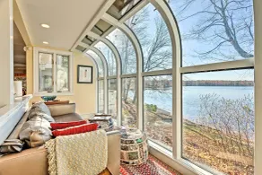 Vibrant Sterling Lakefront Lodge w/ Kayaks - Interiør