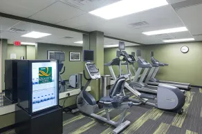 Quality Suites Lansing West - Salle de remise en forme