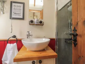 The Journeyman Luxury Shepherds Hut - Badeværelse