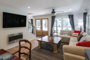 New Listing Luxury Farmhouse w/ Pond Views - Interiör