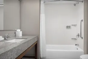 Courtyard by Marriott Richmond Downtown - Badrum