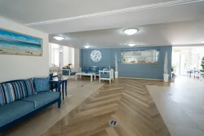Summery Hotel - Reception