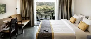 Falcon Crest - Room