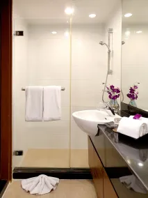 FuramaXclusive Sathorn, Bangkok - Salle de bain