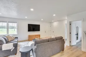 Charming Middlebury Retreat w/ Patio & Fire Pit - Innenbereich