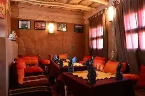 KASBAH DES MONTAGNS maisons d'hôtes la vallée des roses - Lobby sitting area