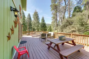 Remodeled Crestline Retreat: Walk to Lake Gregory! - Innvendig