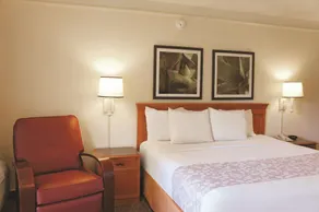 Baymont by Wyndham Houston La Porte - Chambre