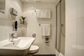 Boutique 003 Köln City am Dom, Trademark Collection by Wyndham - Salle de bain