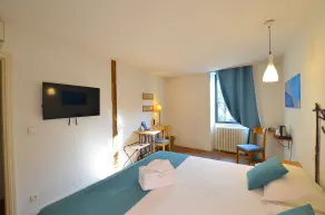 Logis Hôtels - Hôtel Restaurant du Midi - Room