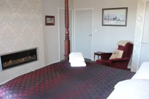 The Mackenzie Suites - Zimmer