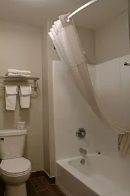 Days Inn by Wyndham West-Eau Claire - Badezimmer