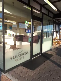 Albatross Motel - Recepción
