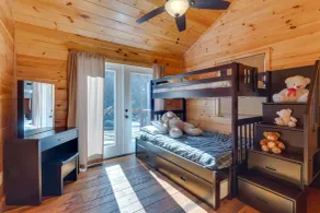 Gorgeous Murphy Cabin w/ Large Deck: 2 Mi to Dtwn! - Rum