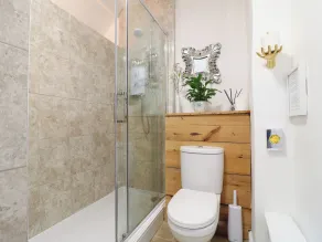 The Hideout - Bathroom