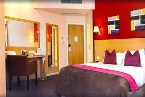 OYO The Luton Hotel - Room
