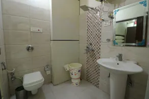 Hotel Eurasia Mohali Airport - Bathroom