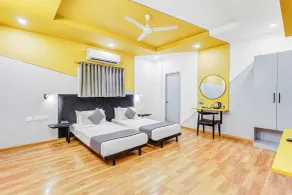 UPAR Hotels Nungambakkam Nearby US Consulate Apollo hospital Sankara Nethralaya - Zimmer