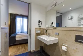 Qube Hotel Bahnstadt - Bathroom