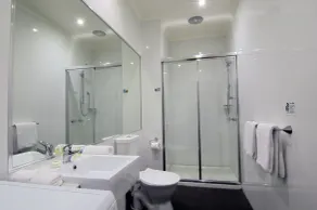 Brighton Serviced Apartments - Bathroom
