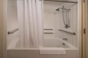 Holiday Inn Express State College at Williamsburg Square by IHG - Salle de bain
