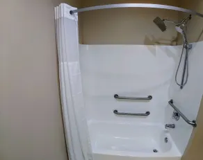 Baymont by Wyndham Adairsville - Bathroom