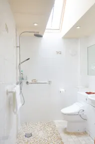 Iffin Farmhouse - Bathroom