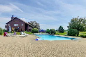 Mtn Views & Pool Access: Lake Memphremagog Condo! - Innenbereich
