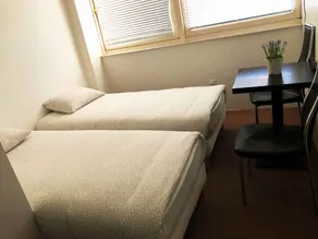 PARIS par trains, AREA, Studios avec salle de bain et kitchenette Privées, OU, chambres avec salles bain et cuisines communes - Værelse