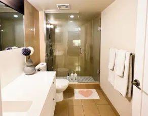 Luxury condo on CN TOWER - Bathroom