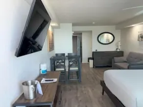 Georgian Inn Beach Club - Zimmer