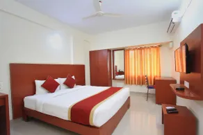 OYO 9653 Ample Premium Suites - Room