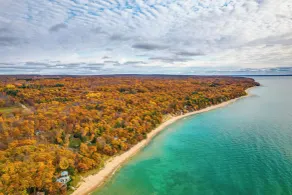 17 Mi to Skiing! Lake-view Michigan Home w/ Deck - Innvendig