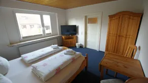 Hotel Dorfkrug Büsum - günstige Altbauzimmer Am Oland - Chambre