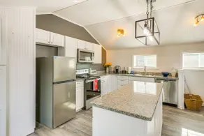 Bayfront Steuben Home w/ Screened Porch & Fire Pit - Interni