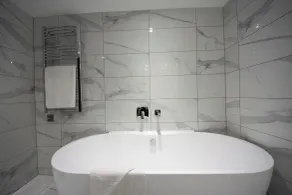 Best Western Abbots Barton Hotel - Bathroom